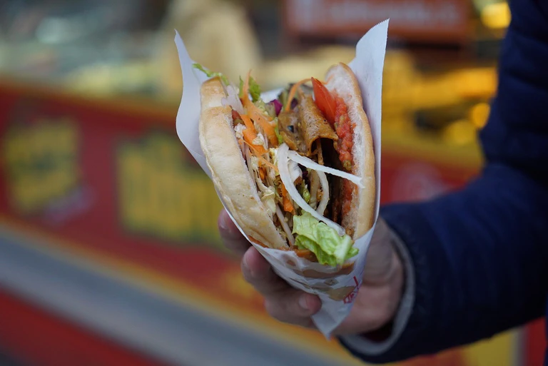 Ein Döner Kebab. — © Symbolbild (Marcel Gnauk / Pixabay)