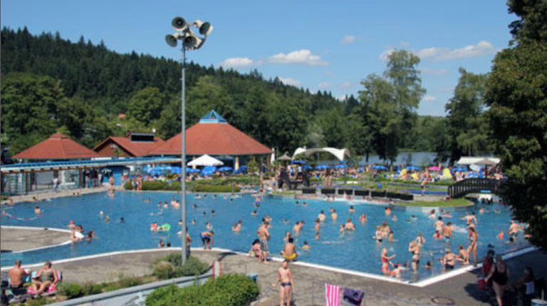 Schwimmbad, Saison, Spencer — © Amt für Medien und Kommunikation Schwäbisch Gmünd