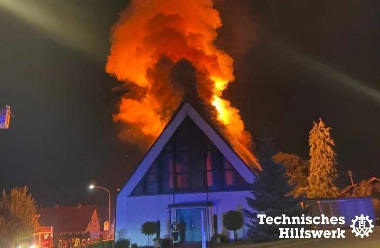 Feuer, Brand, Kirche — © Technisches Hilfswerk